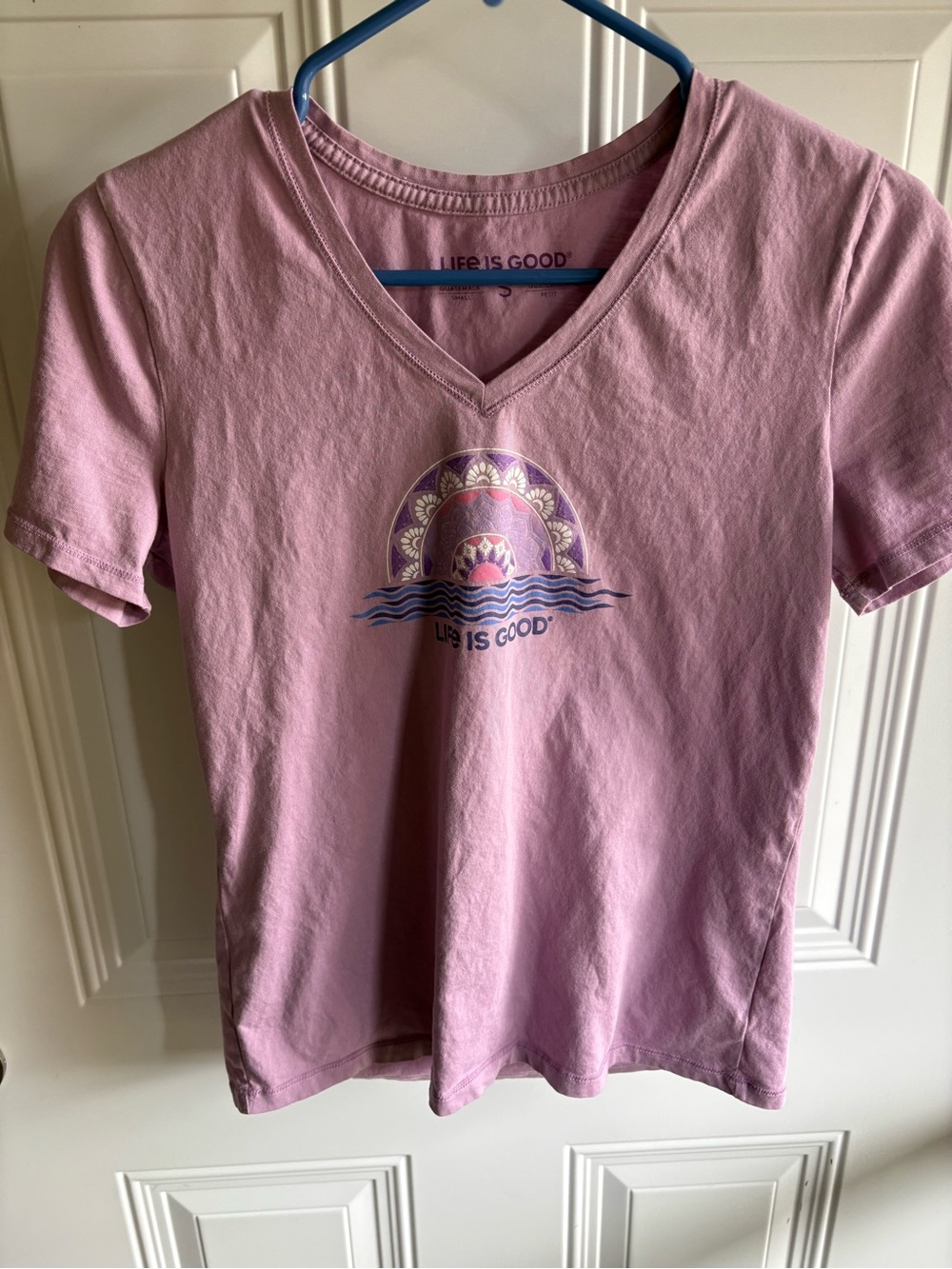 Life Is Good Women's V-Neck Graphic Tee - Mauve Pink